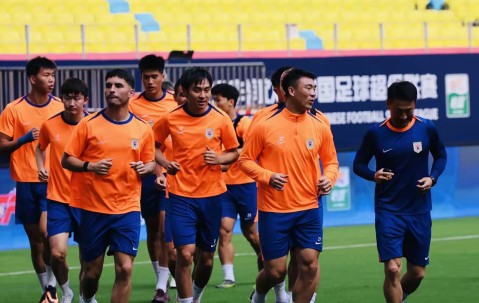 熊猫体育- 赛前足总杯焦点战，广东宏远外线爆发，赛场秩序良好，临场指挥获称赞