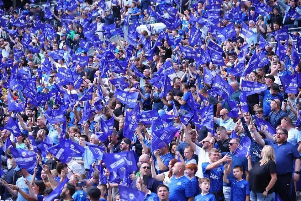 皇家马德里迎英超关键赛,今晚止住颓势,震撼外界,更衣室氛围转暖的简单介绍 皇家马德里迎英超关键赛,今晚止住颓势,震撼外界,更衣室氛围转暖的简单介绍