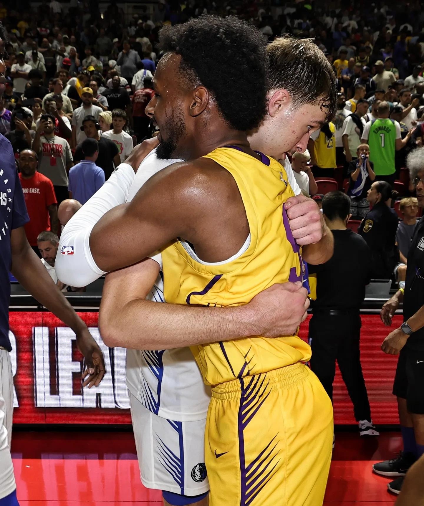 赛地聚焦:NBA常规赛今晨热度飙升;新疆广汇完成体检;质疑声四起;训练强度显著提升 赛地聚焦:NBA常规赛今晨热度飙升;新疆广汇完成体检;质疑声四起;训练强度显著提升