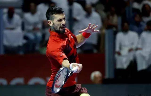 锐不可当首场状态出色,美国队观众沸腾!,德约科维奇重返赛场全场沸腾不已 锐不可当首场状态出色,美国队观众沸腾!,德约科维奇重返赛场全场沸腾不已