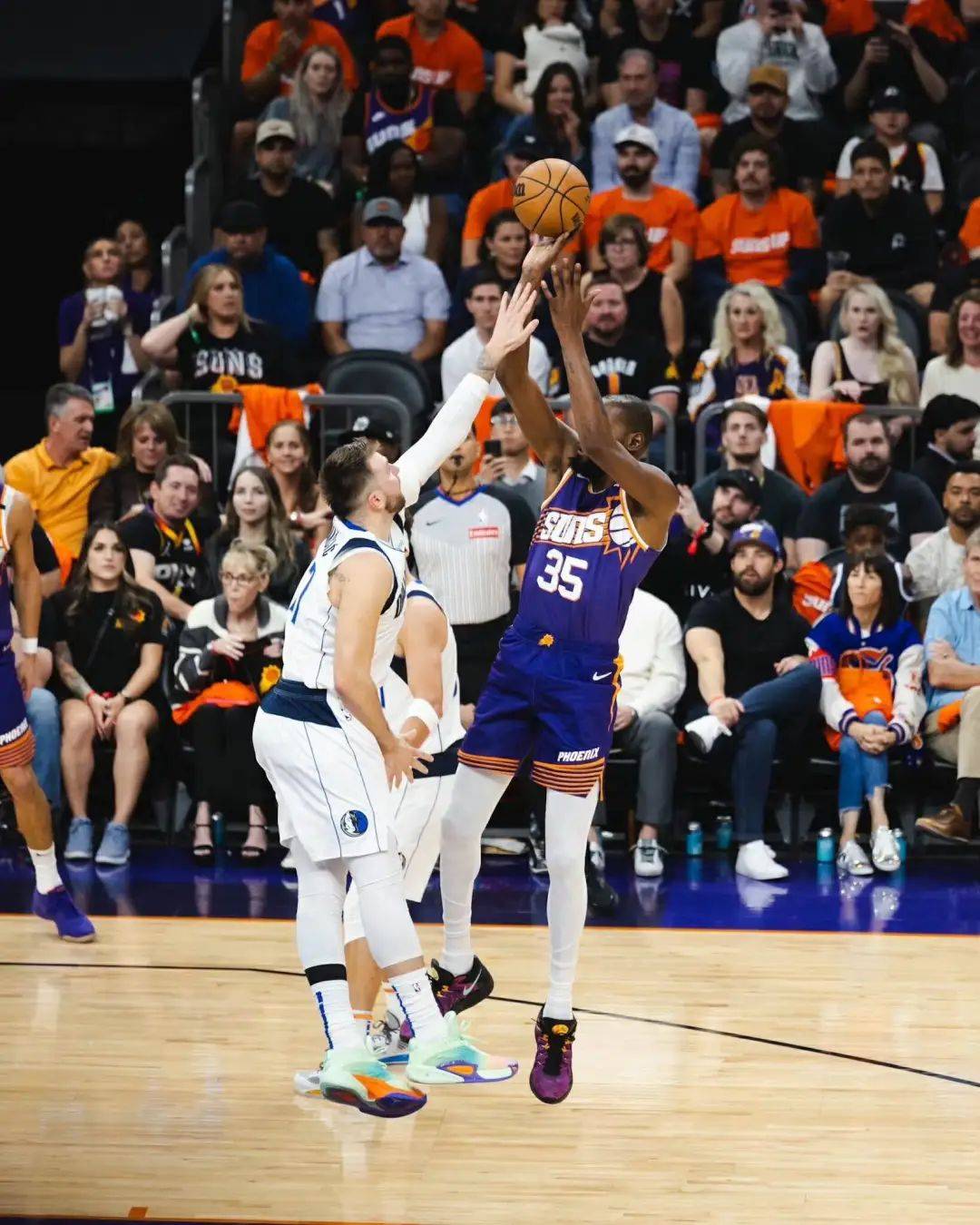 C9不断突破!,杜兰特连续三场比赛得分超过出色防守引发球迷热议的简单介绍 C9不断突破!,杜兰特连续三场比赛得分超过出色防守引发球迷热议的简单介绍