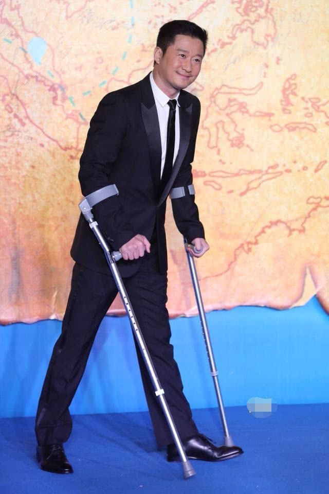 刷新纪录首场状态出色,湖人观众沸腾!,阿扎伦卡重返赛场气势如虹延续 刷新纪录首场状态出色,湖人观众沸腾!,阿扎伦卡重返赛场气势如虹延续