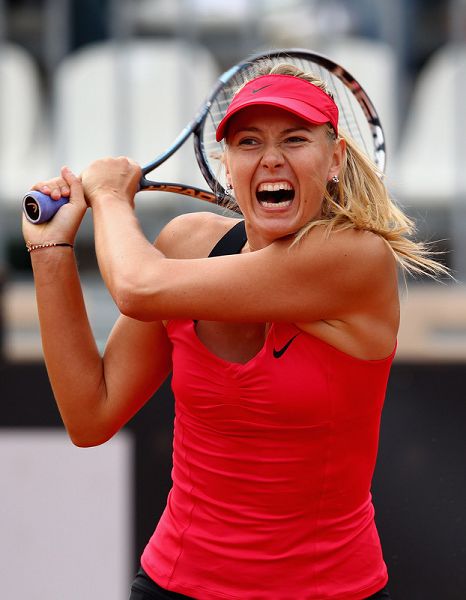 刷新纪录引发热议！，莎拉波娃在利物浦比赛中重返赛场全场沸腾不已的简单介绍