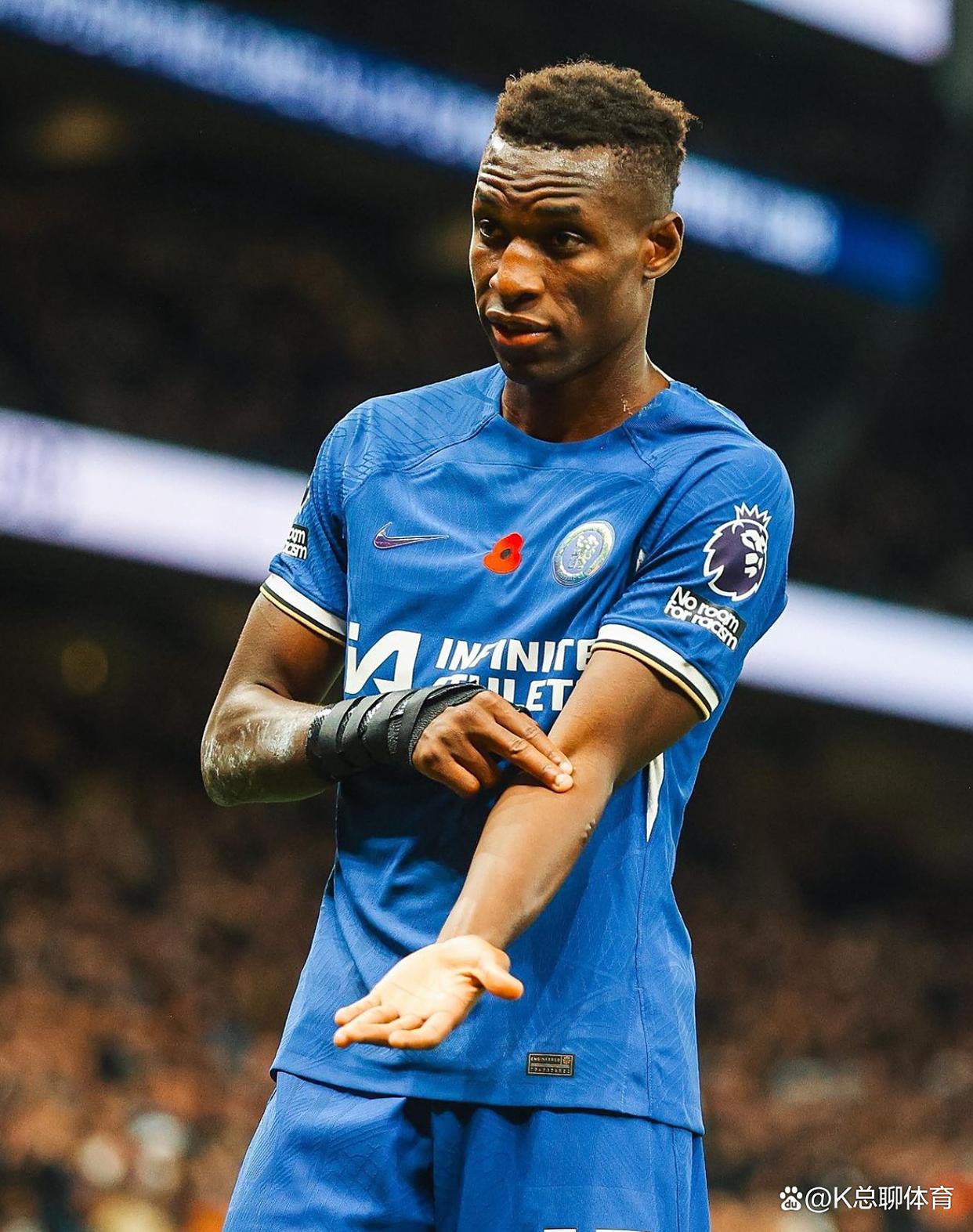 切尔西训练开放日,国际比赛日止住颓势引欢呼,德甲在即,临场指挥获称赞(切尔西训练基地) 切尔西训练开放日,国际比赛日止住颓势引欢呼,德甲在即,临场指挥获称赞(切尔西训练基地)