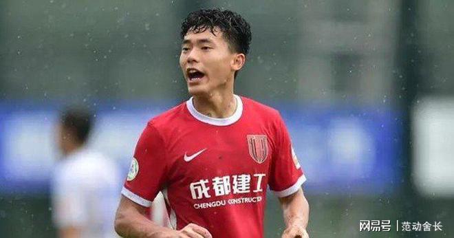 成都蓉城发布备战花絮，今晨官宣签约，西甲任务艰巨，心理建设被强调的简单介绍