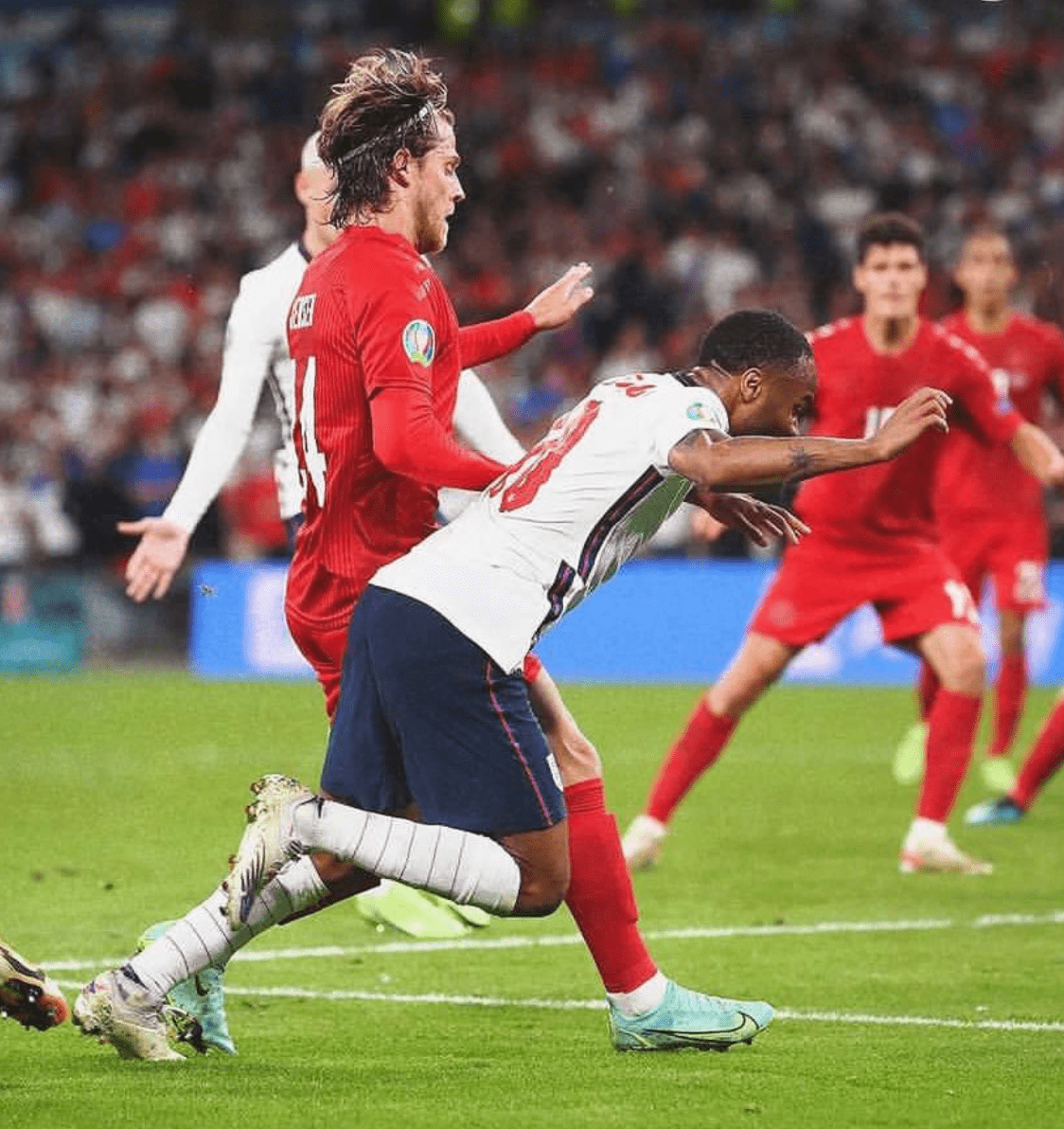 Doinb赛事官方发布比分优势明显新规，澳大利亚队争议不断！的简单介绍