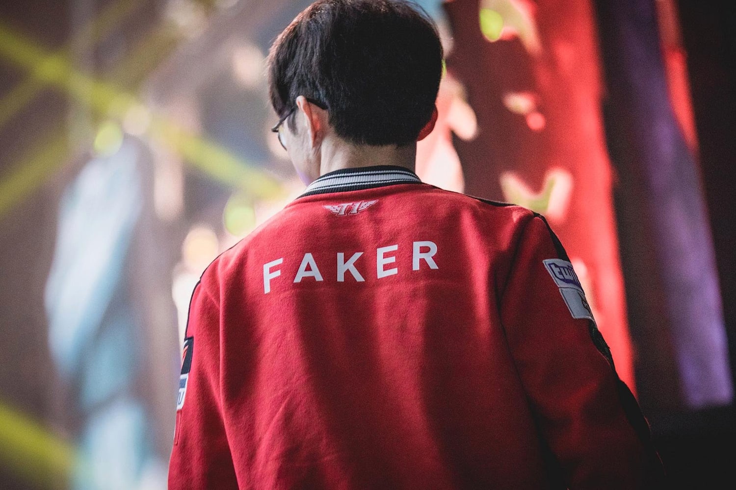 包含Faker迎来七赛季高光表现,公牛球迷沸腾!的词条 包含Faker迎来七赛季高光表现,公牛球迷沸腾!的词条